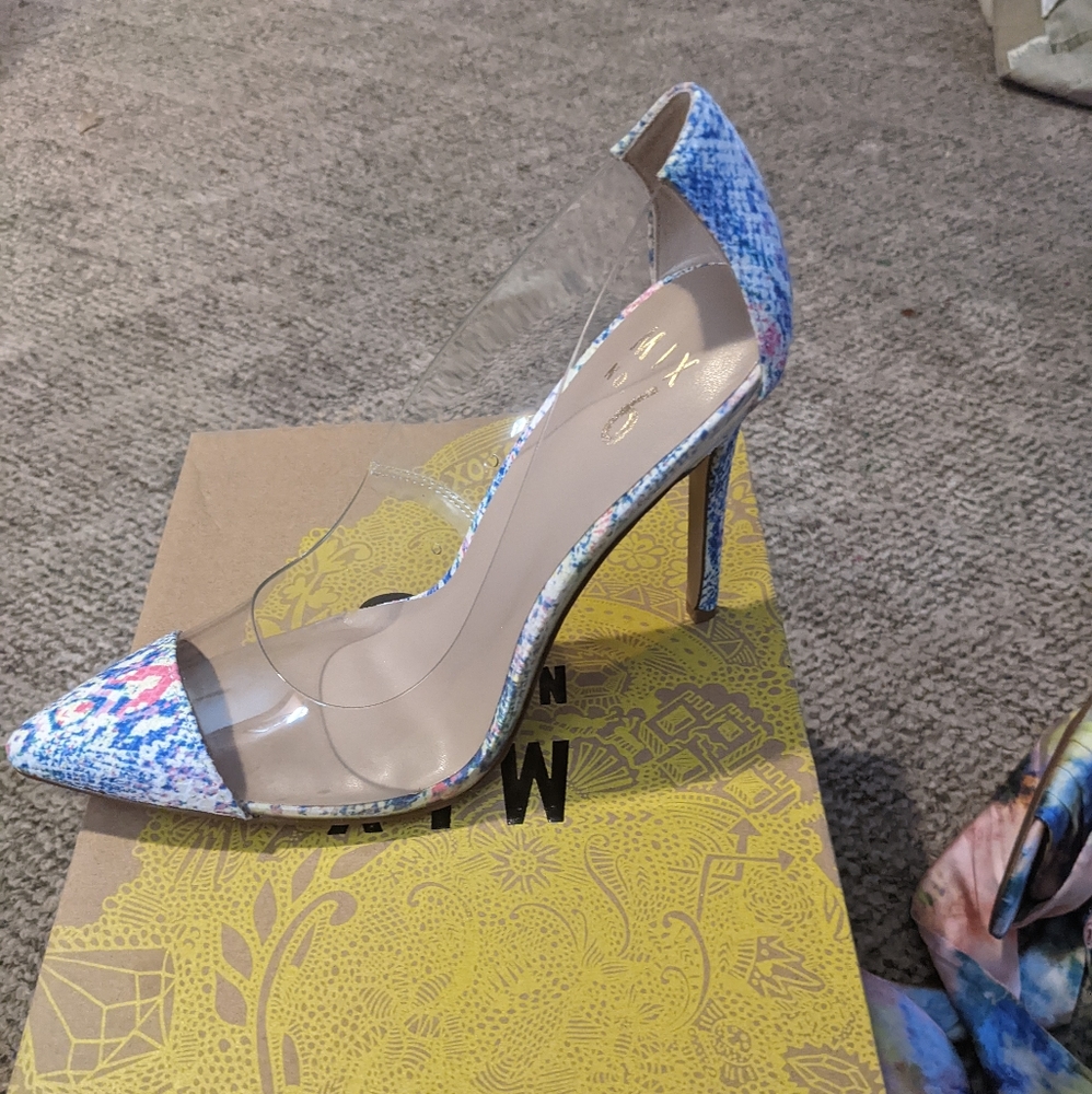 Brand new pastel snake skin heels